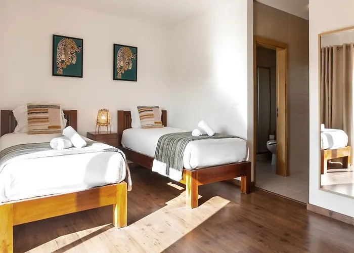 Lantana Villa Vau